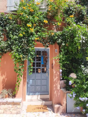 L'Imprévu de Cotignac, Appart' et Duplex au cœur du village